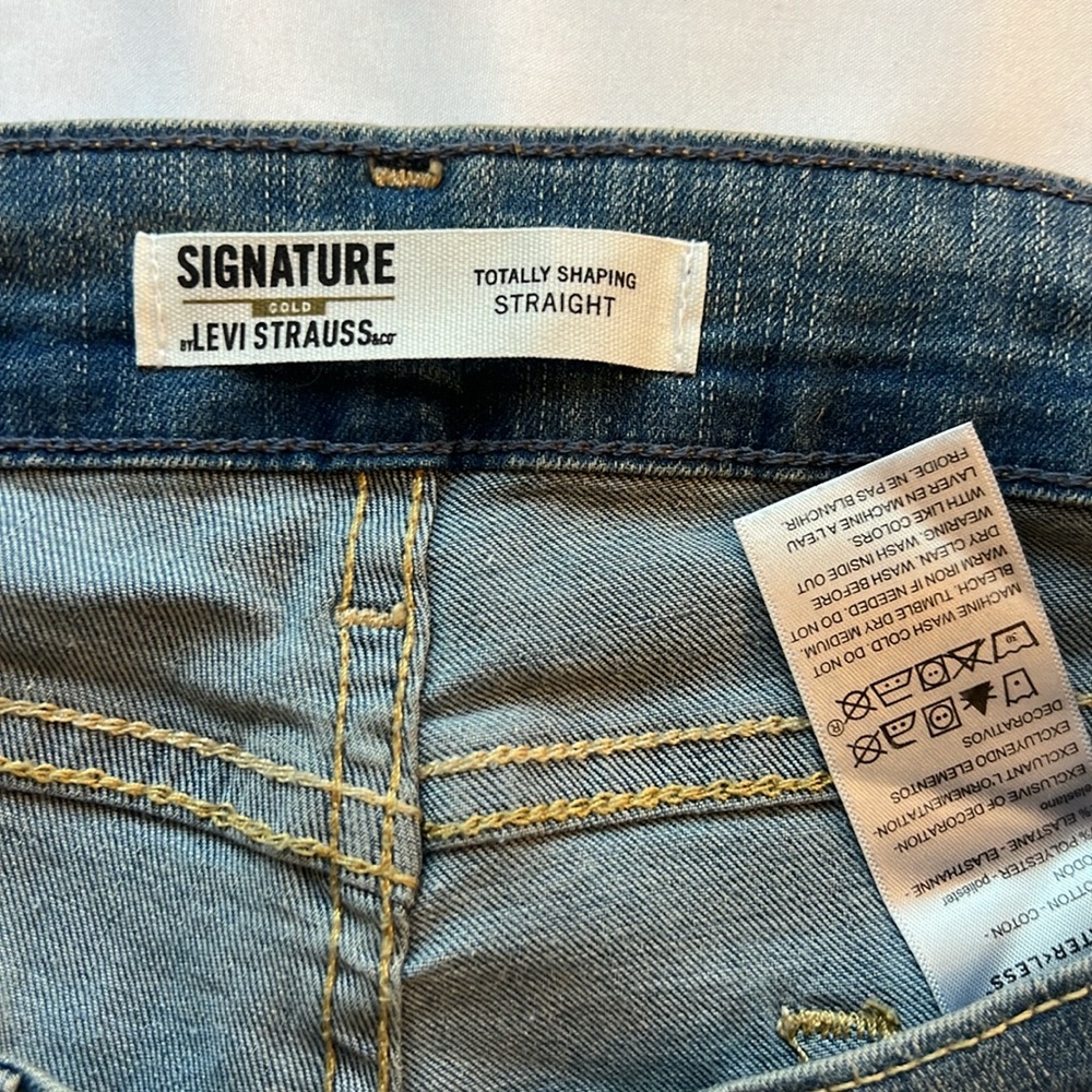 NWT Levi Strauss Signature Totally Shaping Straight Denim Jeans - Picture 3 of 6